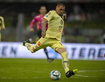 Comenzaba a ser abucheado cuando marcó su primer doblete con las Águilas en el partido contra Lobos BUAP. A la jornada siguiente marcó otro tanto, ahora sobre monarcas, lo que demuestra que su olfato goleador ha despertado.