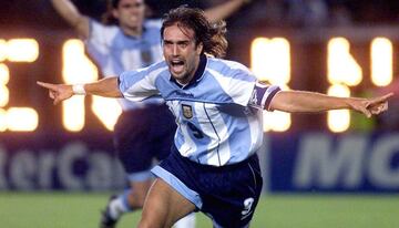 'Batigol' hizo dos hat tricks en Copa del Mundo: el primero contra Grecia en 1994, y el segundo contra Francia en 1998.