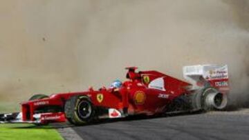 Alonso, fuera de la carrera por un incidente con Raikkonen