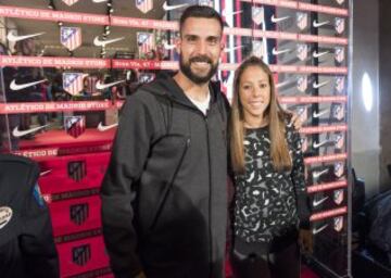 Moyá y Dolores Gallardo del Atlético femenino.