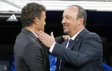 Saludo de los entrenadores del Barcelona y Real Madrid, Luis Enrique y Rafa Benitez