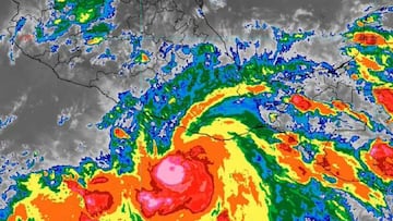 La tormenta tropical Gil se aproxima a México acompañado por fuertes lluvias, vientos y chubascos.
