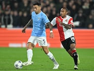 Matías Vecino durante un partido con la Lazio.