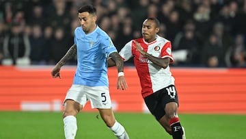 Matías Vecino durante un partido con la Lazio.