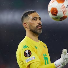 Bravo le pasa la pelota a Colo Colo ante un posible regreso