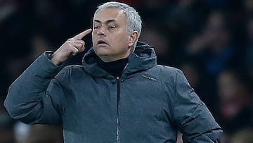 Manchester United&#039;s Portuguese manager Jose Mourinho reacts during the English Premier League football match between Arsenal and Manchester United at the Emirates Stadium in London on December 2, 2017.  / AFP PHOTO / IKIMAGES / Ian KINGTON / RESTRICTED TO EDITORIAL USE. No use with unauthorized audio, video, data, fixture lists, club/league logos or &#039;live&#039; services. Online in-match use limited to 45 images, no video emulation. No use in betting, games or single club/league/player publications.