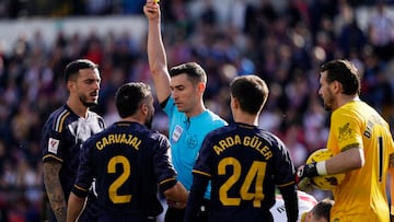 Soccer Football - LaLiga - Rayo Vallecano v Real Madrid - Campo de Futbol de Vallecas, Madrid, Spain - February 18, 2024 Real Madrid's Dani Carvajal is shown a yellow card by referee Alejandro Ruiz REUTERS/Ana Beltran