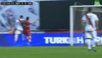 Prieto Iglesias pitó un penalti dudoso de Rocco a Javi Guerra