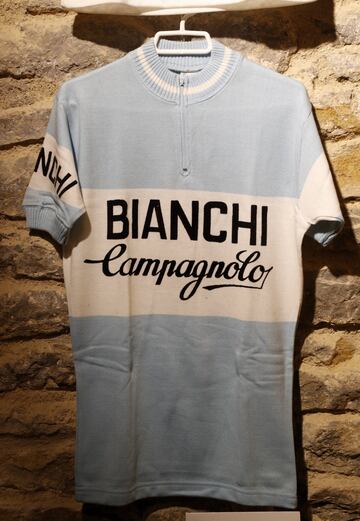 Maillot del equipo Bianchi que portó José Manuel Fuente, el Tarangu. Formó parte del equipo italiano en 1976.