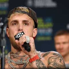 What is Jake Paul's boxing record?