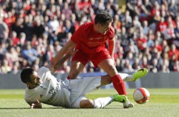 Michael Owen in a tangle with Real Madrid's Fernando Sanz.