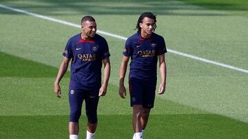 Kylian y Ethan Mbappé durante un entrenamiento con el PSG.
