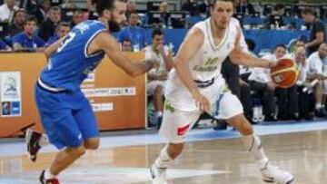 Nachbar en un partido del Eurobasket contra Italia. 