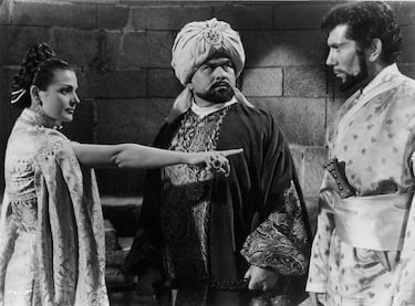 Carmen Sevilla en una escena del film 'Los amantes del desierto' de 1957