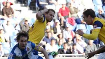<b>OTRO POSIBLE PENALTI. </b>En el minuto 17', el Espanyol reclamó el primer penalti de la tarde por esta acción, en la que Demidov pudo derribar a Verdú.