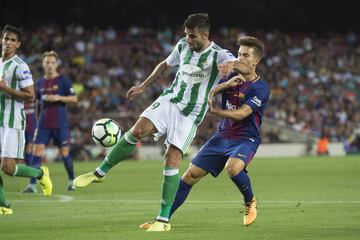 55 partidos con el Betis y 110 con el Valencia en liga. Estuvo desde 2017 hasta 2020 en el Betis. En el Valencia estuvo cinco temporadas en las que marcó un gol.