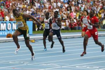 Usain Bolt entra primero en los 4x100.