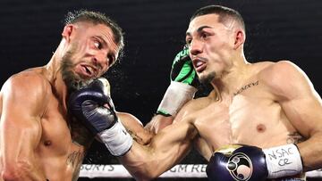 Vasyl Lomachenko y Te&oacute;fimo L&oacute;pez durante su combate en Las Vegas.