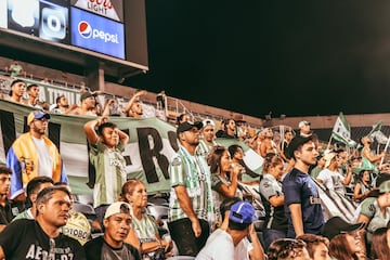 ¡Orlando es azul y verde! Las barras de Millonarios y Nacional alentaron a sus equipos en el Camping World Stadium en el último juego de la Florida Cup.