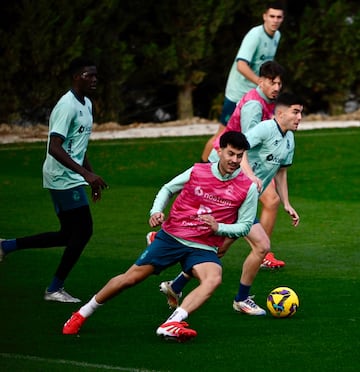 Meseguer lleg, entren y entr en la convocatoria para jugar contra el Albacete.