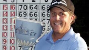 <b>IMPECABLE</b>. Una última ronda con 5 golpes bajo par le valió la victoria a Mickelson.