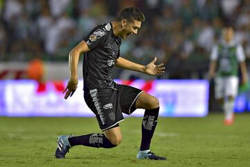 El joven central de Monterrey poco a poco se afianza en el equipo de Mohamed.