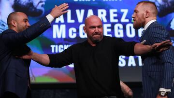 Dana White separa a Conor McGregor y Eddie Alvarez en la conferencia de prensa previa al UFC 205.