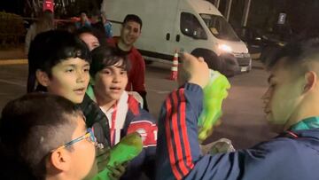 El noble gesto de Alexander Aravena que aplaude todo Chile en Santiago 2023: ¡ídolo de los niños!