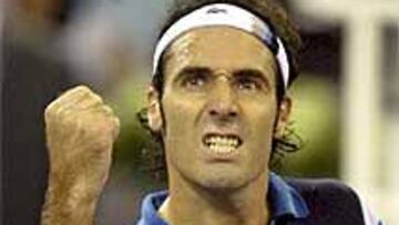 <b>DUELO GENERACIONAL.</b> La veteranía del catalán se medía con la juventud del mallorquín Nadal.