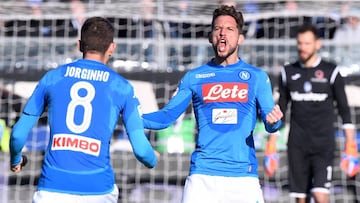 Mertens celebra su gol. 