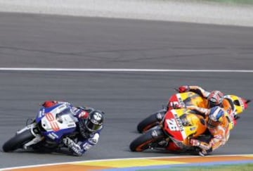 Jorge Lorenzo, Dani Pedrosa y Marc Márquez durante la carrera de Moto GP del Gran Premio de la Comunidad Valenciana disputado en el Circuito Ricardo Tormo en Cheste