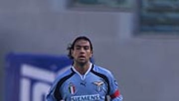 "Siempre he dicho, y lo repito, que soy un profesional del fútbol. Estoy, y sigo en el Lazio, porque es un gran club, un gran equipo. Pero no quiero hacer de salvador de la patria, porque no lo soy. Si el Lazio estuviera en Segunda división, sinceramente, no estaría aquí".