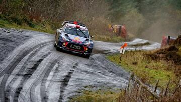 Dani Sordo, en acción con el Hyundai.