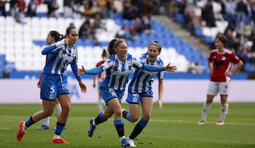 Ainhoa Marn celebra un gol con el Deportivo.