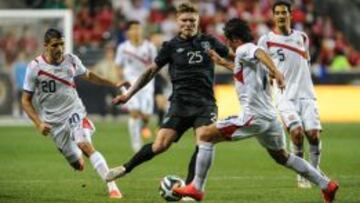 Costa Rica, arrancó un empate ante Irlanda pese a su inferioridad numérica.