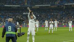 Sergio Ramos ofrece al Bernabéu la Copa del Mundial de Clubes 