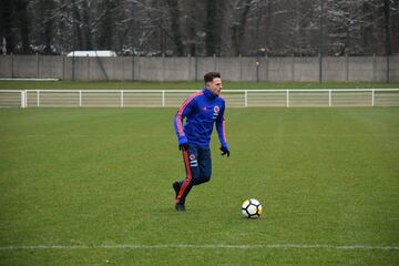 La baja temperatura acompañó la práctica. El partido será este viernes.