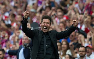 Get in you beauty! Diego Simeone enjoyed Torres' goal