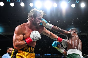 La pelea entre Mayweather y Logan Paul en imágenes