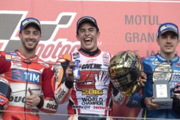 El podio de la carrera, Andrea Dovizioso, Marc Márquez y Maverick Viñales.