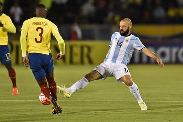 Robert Arboleda y Javier Mascherano.