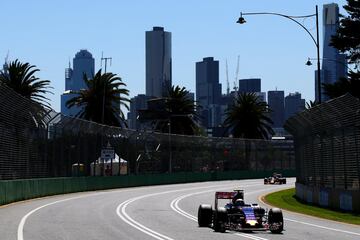 Carlos Sainz, con el Toro Rosso STR10 en su debut en la Frmula 1 en Australia, carrera en la que se clasific sptimo y acab noveno, protagonizando un inicio estupendo.