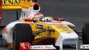 <b>BUEN DEBUT.</b> El piloto español Fernando Alonso debutó al mando del nuevo monoplaza el R29, quedándo en tercera posición, tan solo por detrás de Sebastien Buemi (Toro Rosso) y Lewis Hamilton (Mercedes Mclaren).