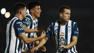 Los jugadores del Pachuca festejan un gol en contra de los Bravos de Juárez.