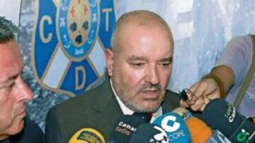 <b>ALTO Y CLARO. </b>Miguel Concepción, ayer atendiendo a la Prensa, espera una reacción del equipo.