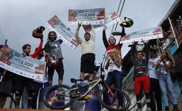 Los mejores exponentes del downhill recorrieron las calles de varios barrios de la comuna trece de Medellín. Con el evento se buscaba que el recorrido de 2260 metros se convierta en un nuevo récord mundial. Los Récord Guiness enviaron dos representantes para avalarlo. Uno de los participantes fue el mejor de la modalidad, el estadounidense Nicholi Rogatkin.