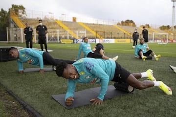 La Selección de Brasil realizó su primer entrenamientos en el estadio Metropolitano de Techo en Bogotá antes de viajar a Venezuela.