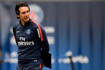 El 28 de junio de 2016 se hizo oficial el fichaje de Emery con el PSG. Con el conjunto parisino ha ganado2 Supercopas de Francia, 2 Copas de Francia, 2 Copas de la Liga y una Ligue 1. Adem¨¢s en la temporada 2016/17 consigui¨® un subcampeonato.