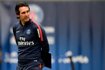 El 28 de junio de 2016 se hizo oficial el fichaje de Emery con el PSG. Con el conjunto parisino ha ganado2 Supercopas de Francia, 2 Copas de Francia, 2 Copas de la Liga y una Ligue 1. Además en la temporada 2016/17 consiguió un subcampeonato. 