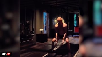 David Beckham sorprende con su rutina de entrenamiento y a sus 49 años sigue manteniendo el buen físico que cuando era un jugador de fútbol.